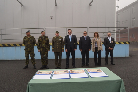 Zástupci Armády ČR a dodavatele VOP CZ, s.p. ve Štěpánově