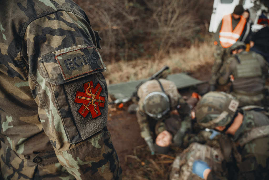 Zdravotníci 13. dp prošli speciálním výcvikem Extended Combat Medical Skills (ECMS).