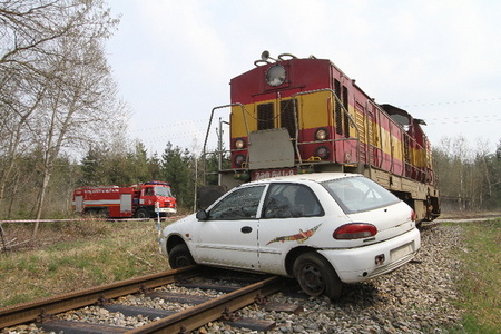 Vážná dopravní nehoda na vojenské vlečce - naštěstí jen jako