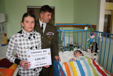 Vojenští středoškoláci sbírkou pomohli nemocným dětem 