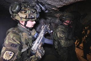 Znojemské podzemí místem výcviku aktivní zálohy 