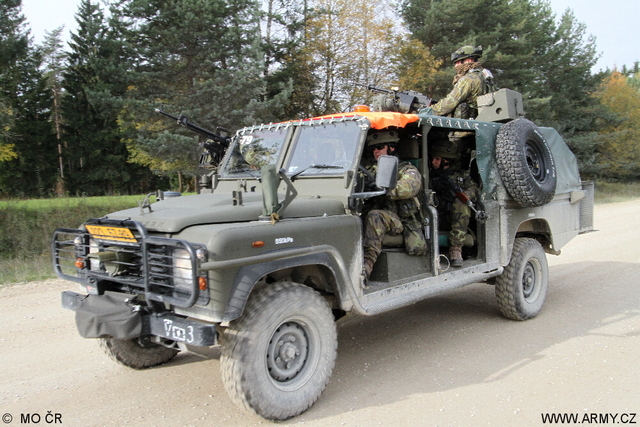 Land Rover Defender 130 Kajman