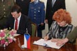Vlasta Parkanová a Jaroslav Baška při podpisu Memoranda 25. 4. 2008 2