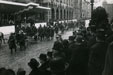 Přehlídky 1918 - 1939 - Kanónová četa jednoho z pražských pluků před tribunou na dnešním náměstí Jana Palacha v Praze (28. říjen 1936)