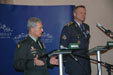 fotografie 7 - Z tiskové konference generála Craddocka a generála Picka