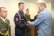 NGŠ Picek předává dekret o povýšení