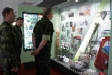Hosté si prohlížejí expozici věnovanou 4. brigádě rychlého nasazení