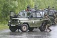 příslušníci jednoho z MOT (Mobile operations team) 5. kontingentu mise ISAF nasedají do vozidel po nastřelení kolony a následné přestřelce