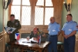 Srbští hosté se podepisují do pamětní knihy