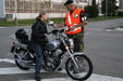 Kontrola motocyklistky na alkohol přístrojem Drager